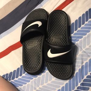 NIKE SLIDES!!
